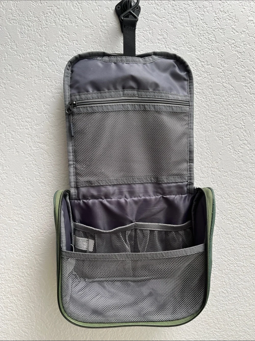 Travelon Hanging Toiletry Bag in Sage Green
